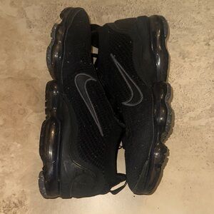 Nike Air VaporMax FlyKnit Men’s Size 10 Black Sneakers DH4084-001